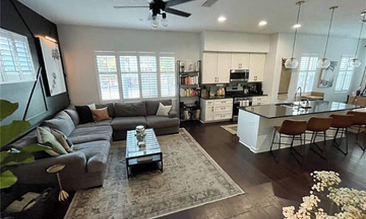 Downtown St. Petersburg House | Furnished Townhome with Sauna, Cold Plunge, and Hot tub. Short-term available