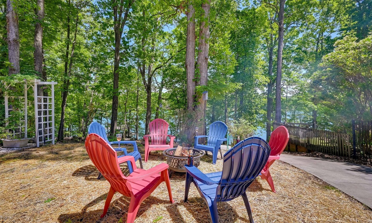 Anderson House | Game Room & Deep Water Lake Hartwell Group Retreat