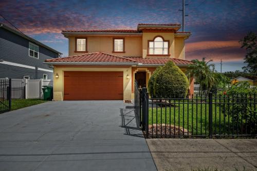 Sun Bay South House | Game Room House, Sleeps 12, Near Everything Tampa