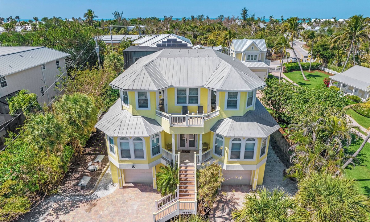 Captiva House | Game Room, Pool, Hot Tub, Walk to Beach | Captiva 5BDR | Coco Mango by AvantStay