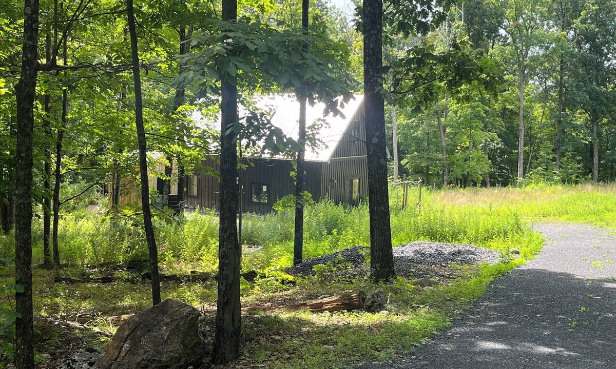 Wallkill House | Gardiner Forest Home on Awosting Preserve