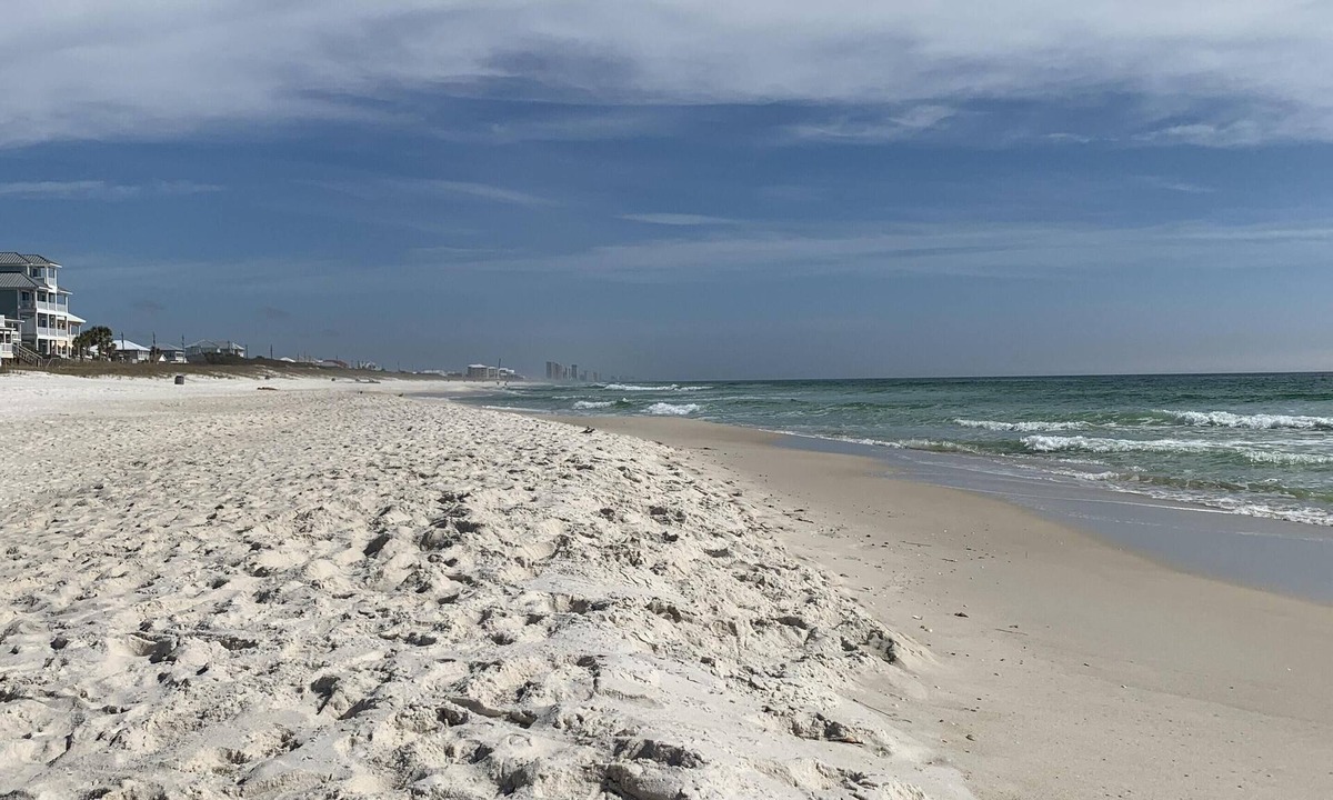 Fort Bay House | Gated Quiet Private Beach - Gulf Pool - Free Beach Chair service March to Oct