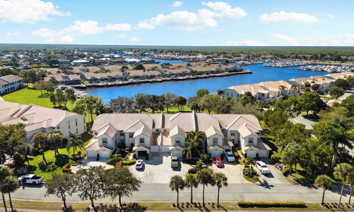 Naples Condo | Gateway to 10,000 Islands Boat Slip Included