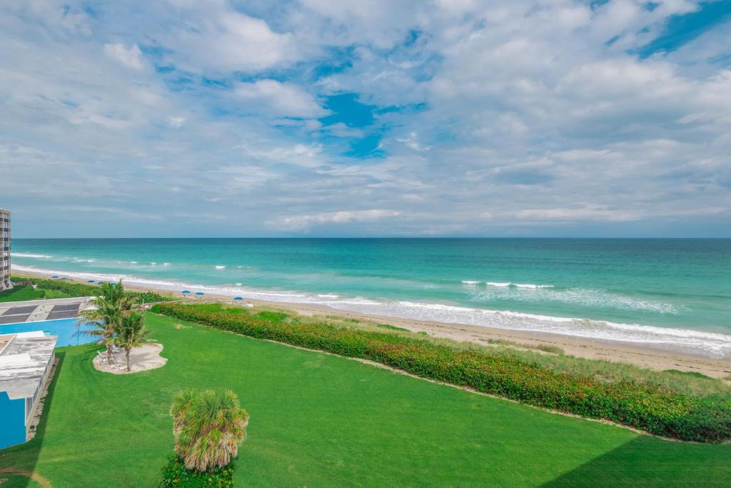 Hutchinson Island South Apartment | GetAways at Turtle Reef Club