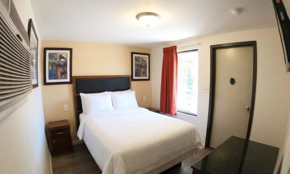 Elizabeth Hotel | GG Rest Inn