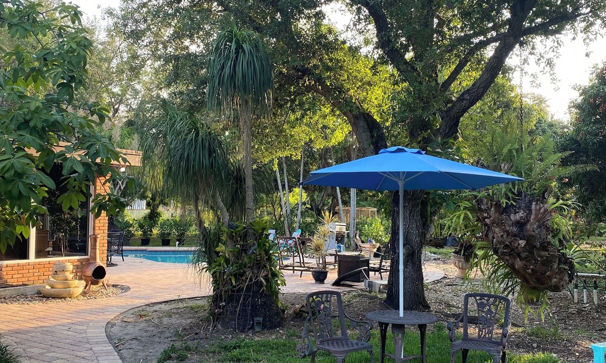 Ludlam Villa | Glamping Miami Farm area RV friendly between Kendall and Key Largo hookup ready!