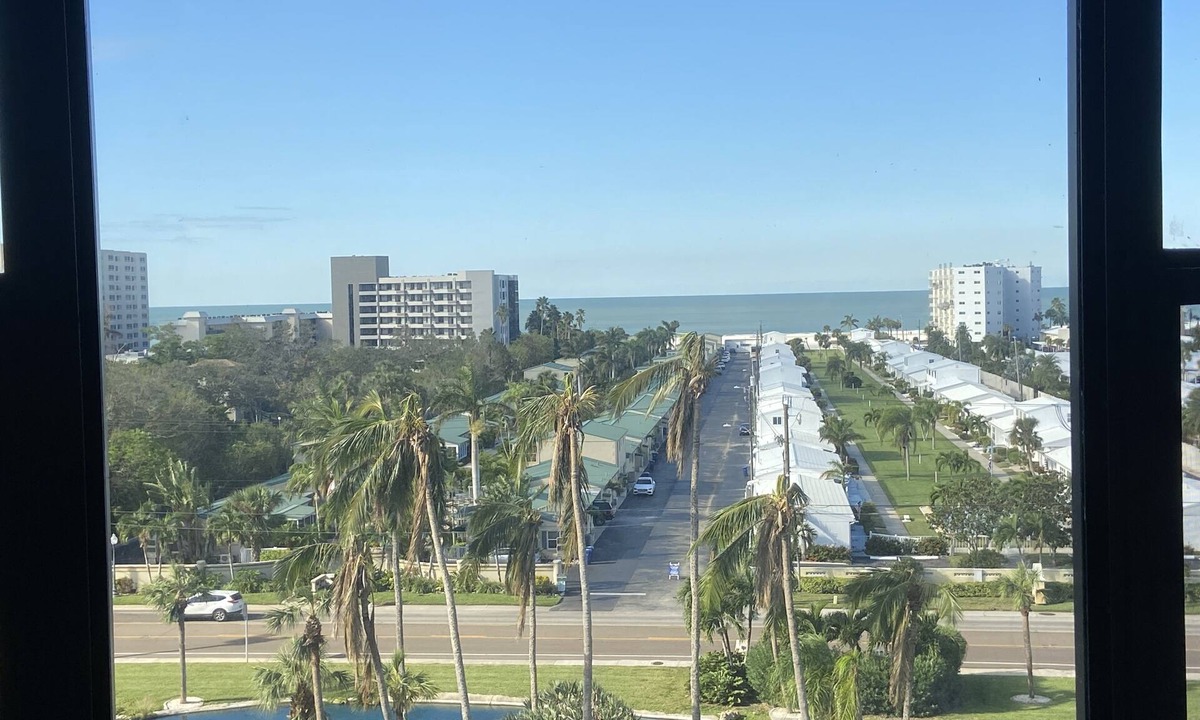 Siesta Key Condo | GORGEOUS Bay view in one bedroom Penthouse unit 5 min walk from Siesta Key Beach
