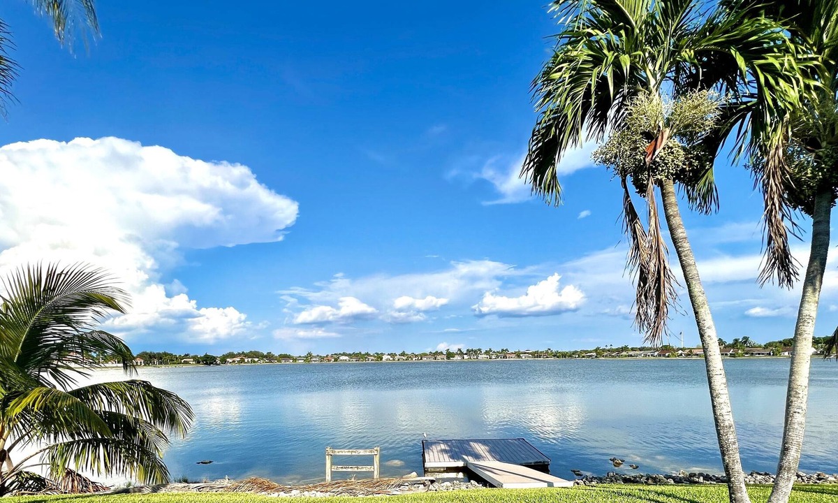 North Naples House | Gorgeous LAKEFRONT North Naples Single Family Home