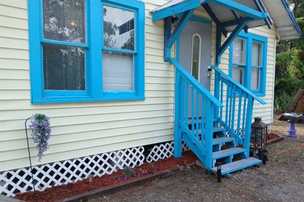 Fort Myers House | GpL 2828 Cranford | 3BR 2BA Family Home