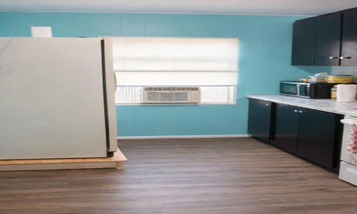 Diplomat Apartment | GpL 424 San Bernardino Private Room B