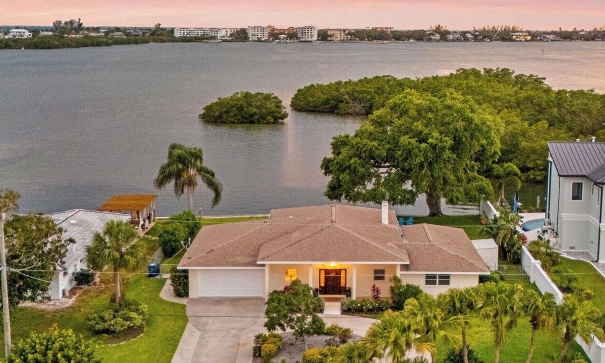 Vamo House | Grand Oak at Seaview | Waterfront + Private Heated Pool