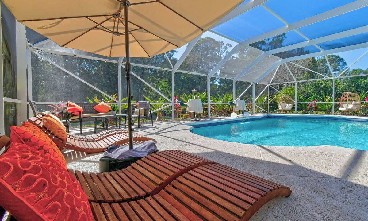 Hunt Club House | Green House - Luxury 4BR 9 Beds Retreat | Pool | Spa | Sauna | RV