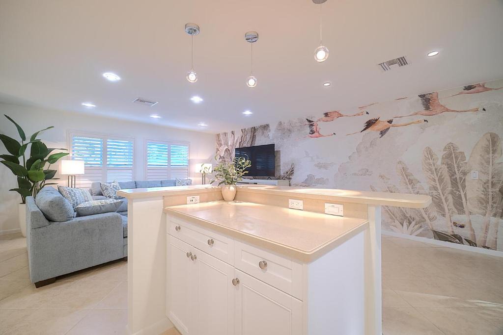 East Naples Villa | Green Villa, heated Pool and SPA, South Naples