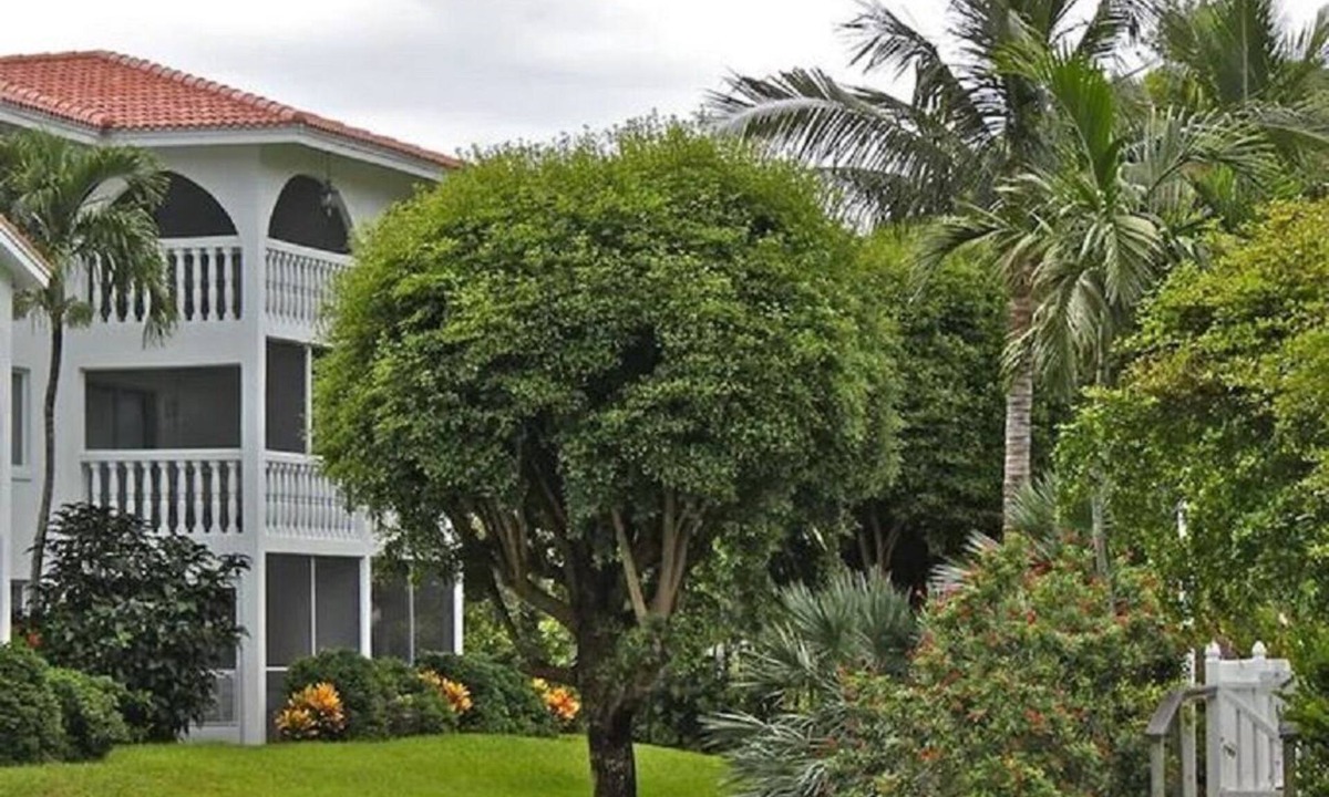 Sanibel Condo | Ground Floor Steps to Beach No Stairs Walk-Out Patio to Pool Sanibel 2BR