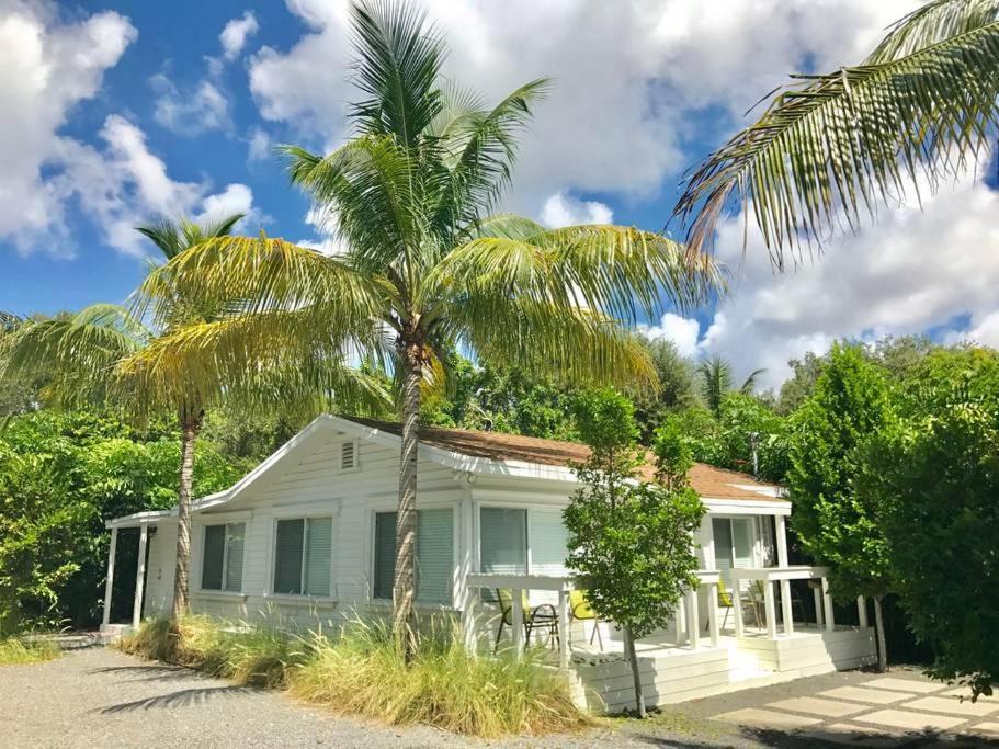 Southwest Coconut Grove Villa | Grove Bay Bungalow - 2BD/1BA Gated Cottage-Walk To Bay - Sleeps 4 - RGB200
