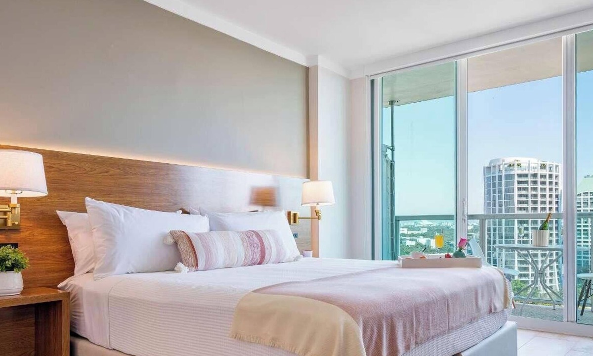 Coconut Grove Apartment | Grove Studio Retreat | Steps to Peacock Park
