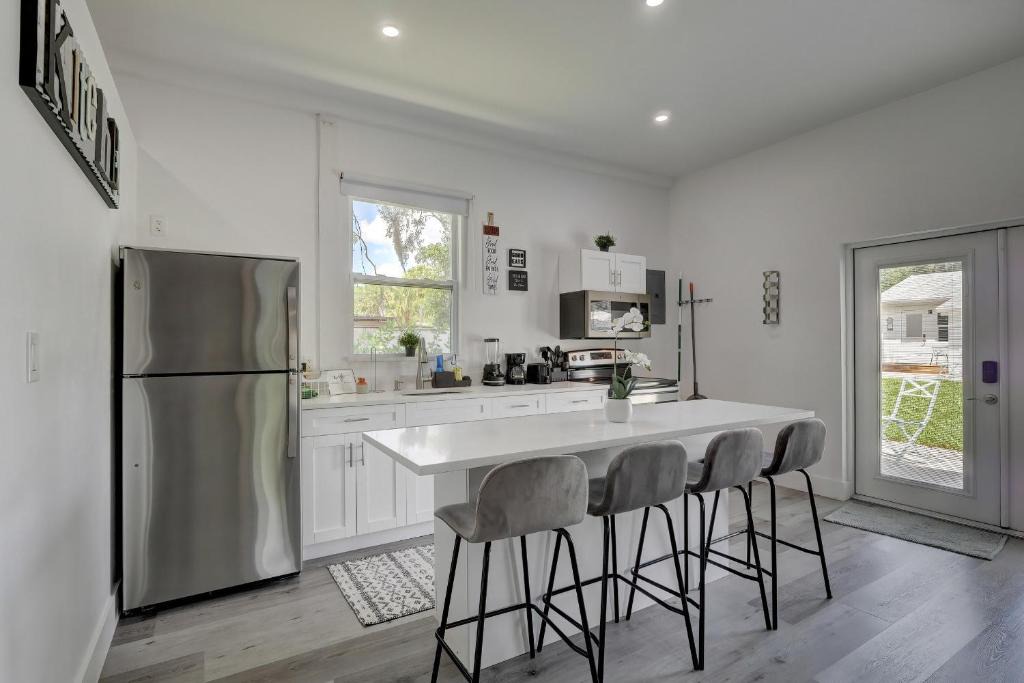Bonita Springs Apartment | Guest House In a Downtown Bonita Springs Compound