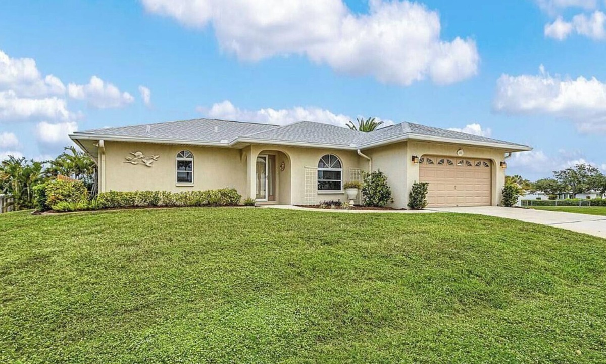 Laurel House | Gulf Breeze Getaway!