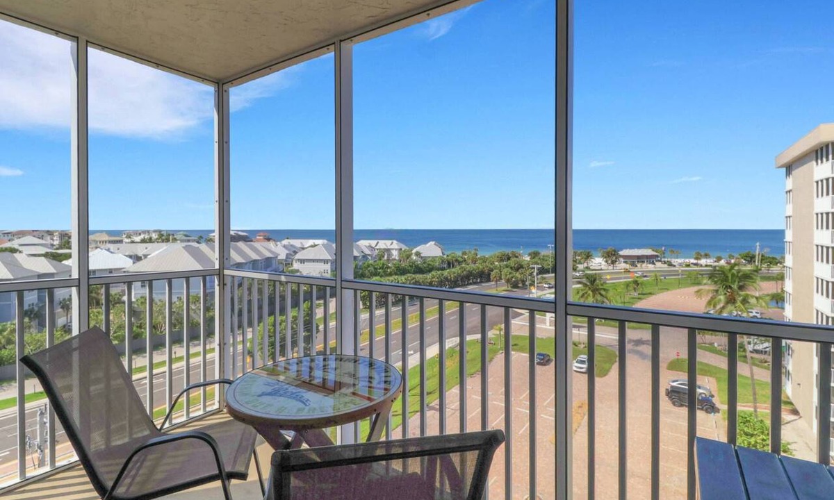 Bonita Springs Condo | GULF VIEW | 8TH FLOOR STUDIO | 2 FULL BEDS | FREE PARKING + WIFI | BEACH GEAR