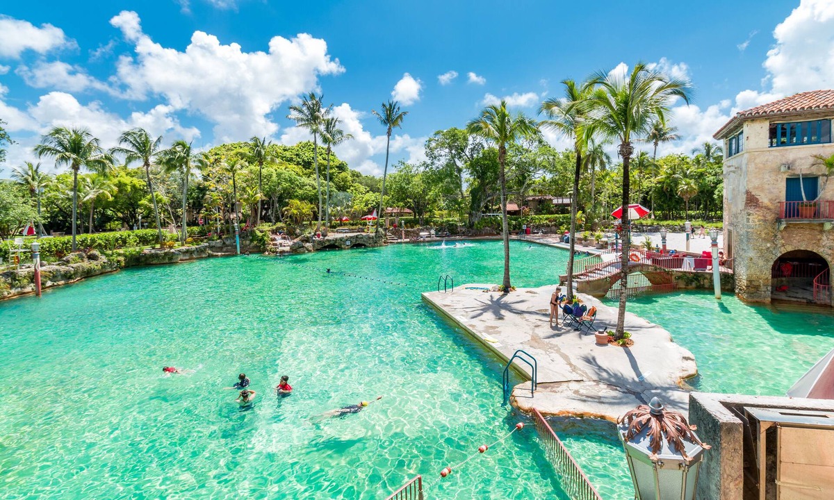 Coral Way House | Happy Escape, 15 Min to Beach, Massage Shower Jets, Bar, and BBQ