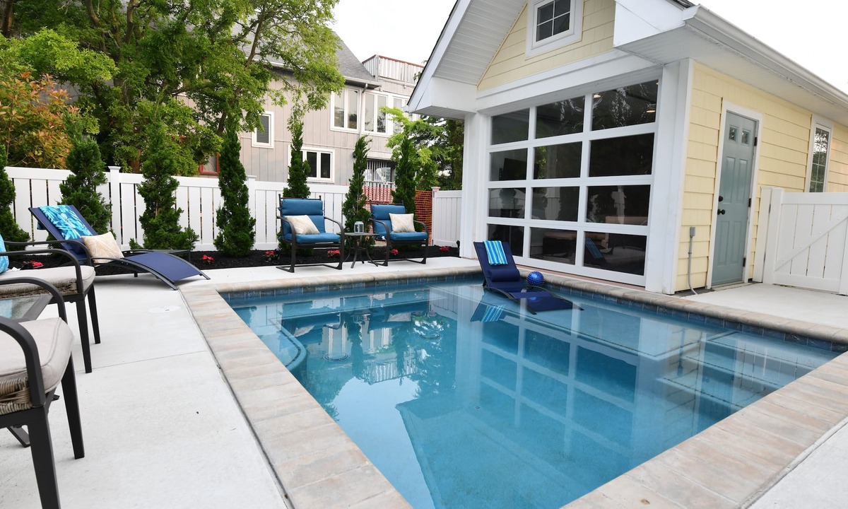 Avalon House | HEATED POOL! CLOSES EARLY NOV.! Cabana! Dine Outside! 1.5 BLOCKS 2 BEACH & TOWN