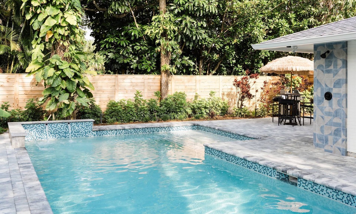 Central Beach House | Heated Pool - Dog Friendly - Putting Green - EV