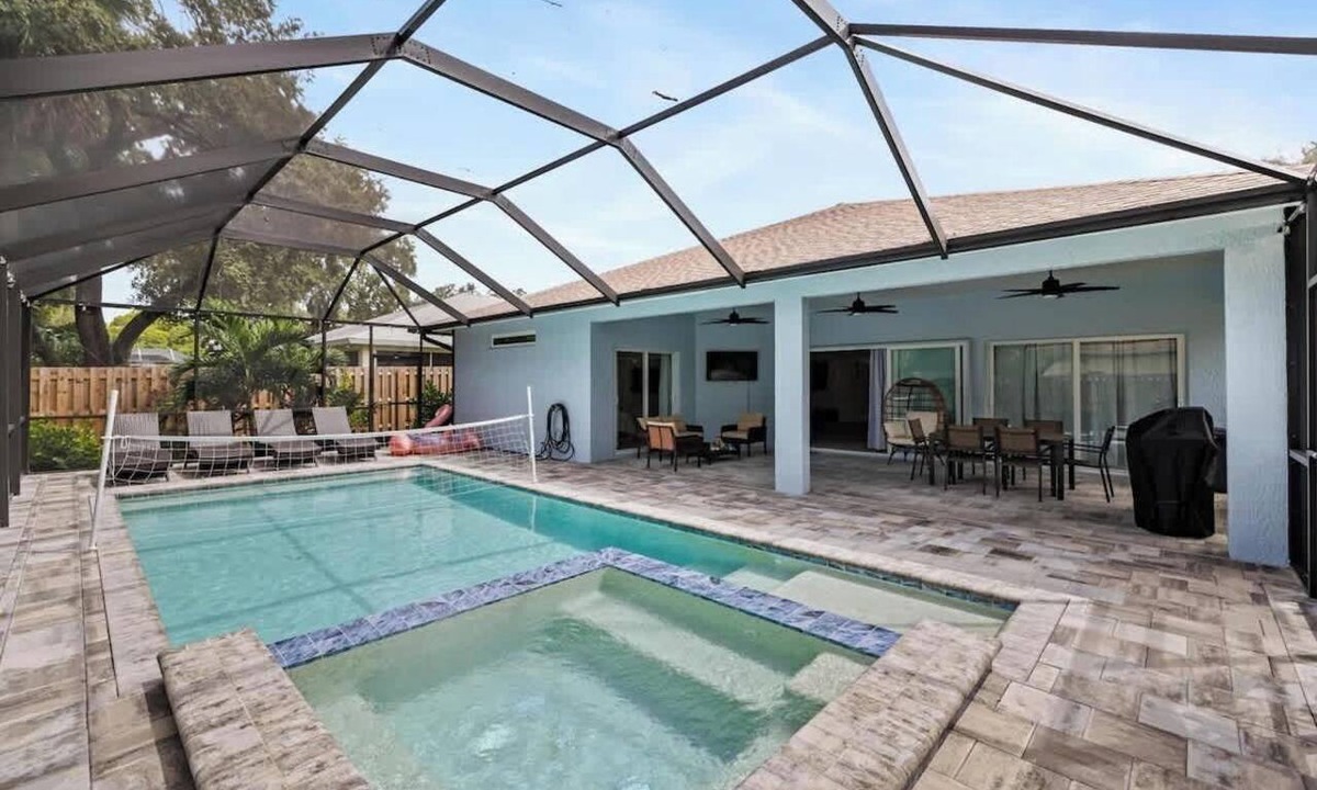 South Gate Ridge House | Heated Pool & Hot Tub | 4BR Sarasota Home – Pets OK