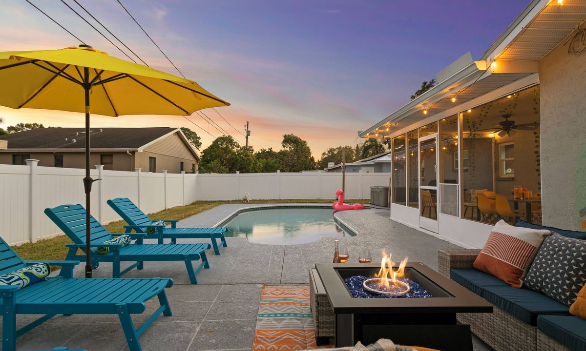 Barrington Hills House | Heated pool, hot tub, game room, firepit, 10 min to Honeymoon beach and downtown