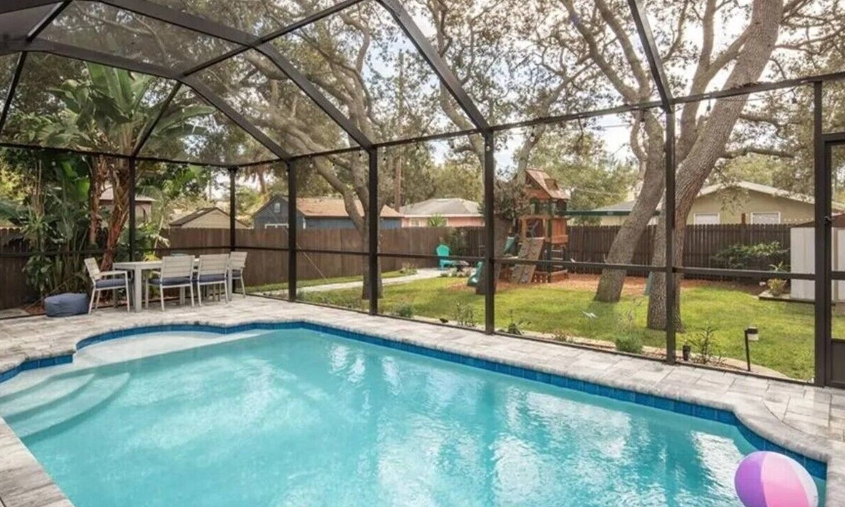 Ballast Point House | Heated Pool Island Oasis! 2 king bedrooms/2 baths in the heart of South Tampa.
