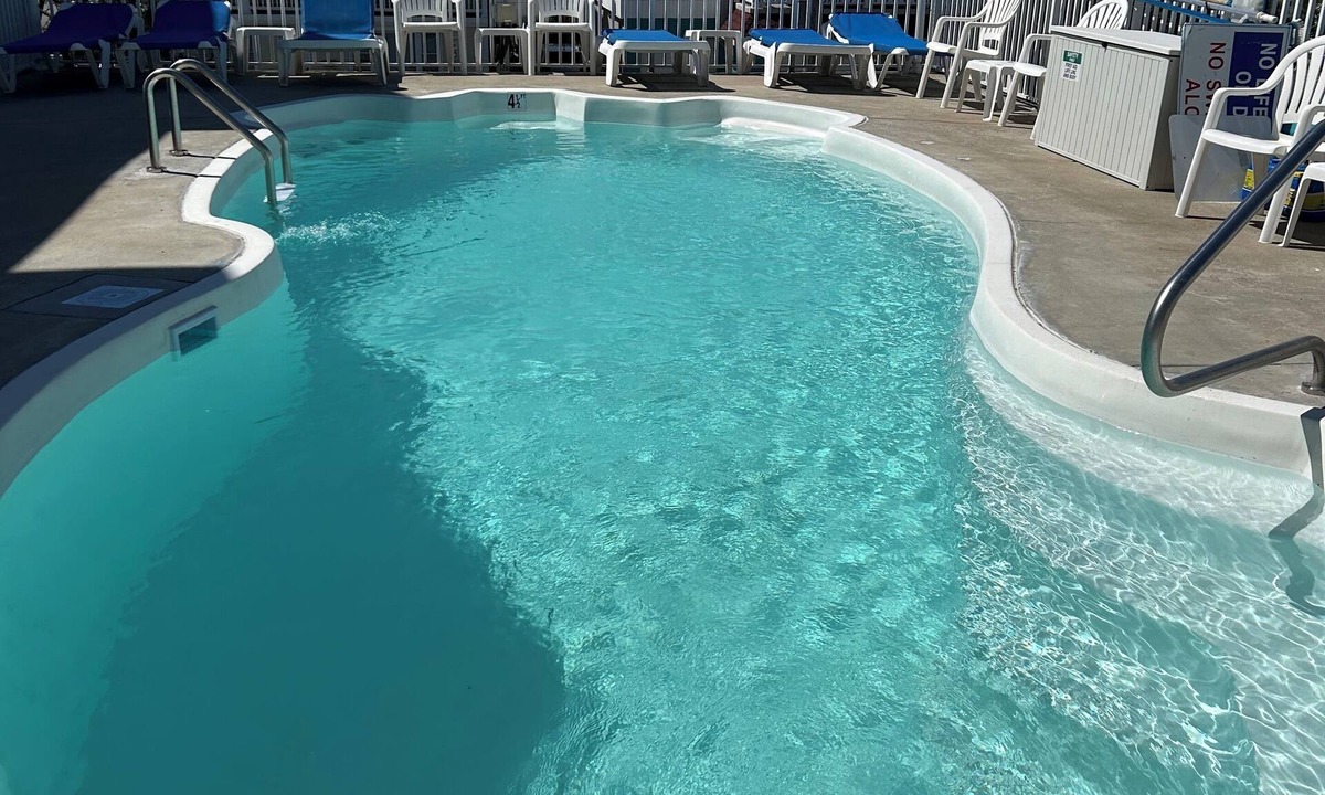 Wildwood House | Heated Pool Nth Wildwood 1.5 blk to beach Townhouse 5 beds 2.5 baths