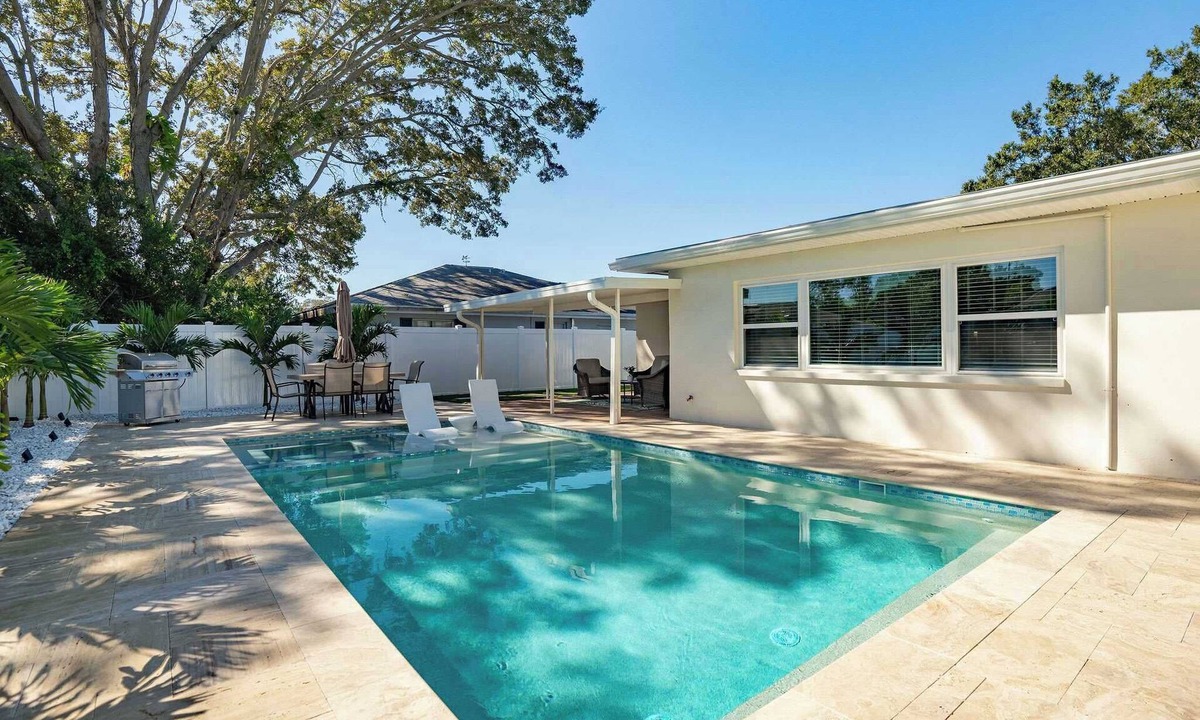 Clearwater House | Heated Pool & Spa Oasis Near Clearwater Beach