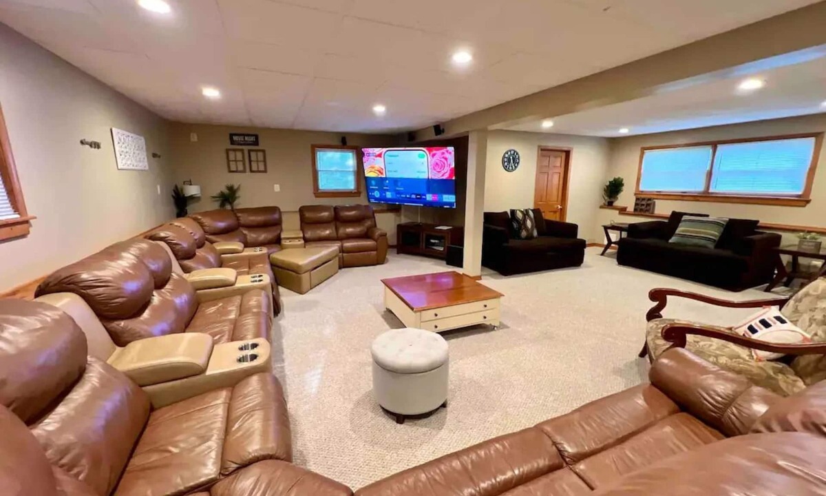 Lake Ariel House | HillTop Manor-Spacious 6BR+PS5+FirePit+Pool Table