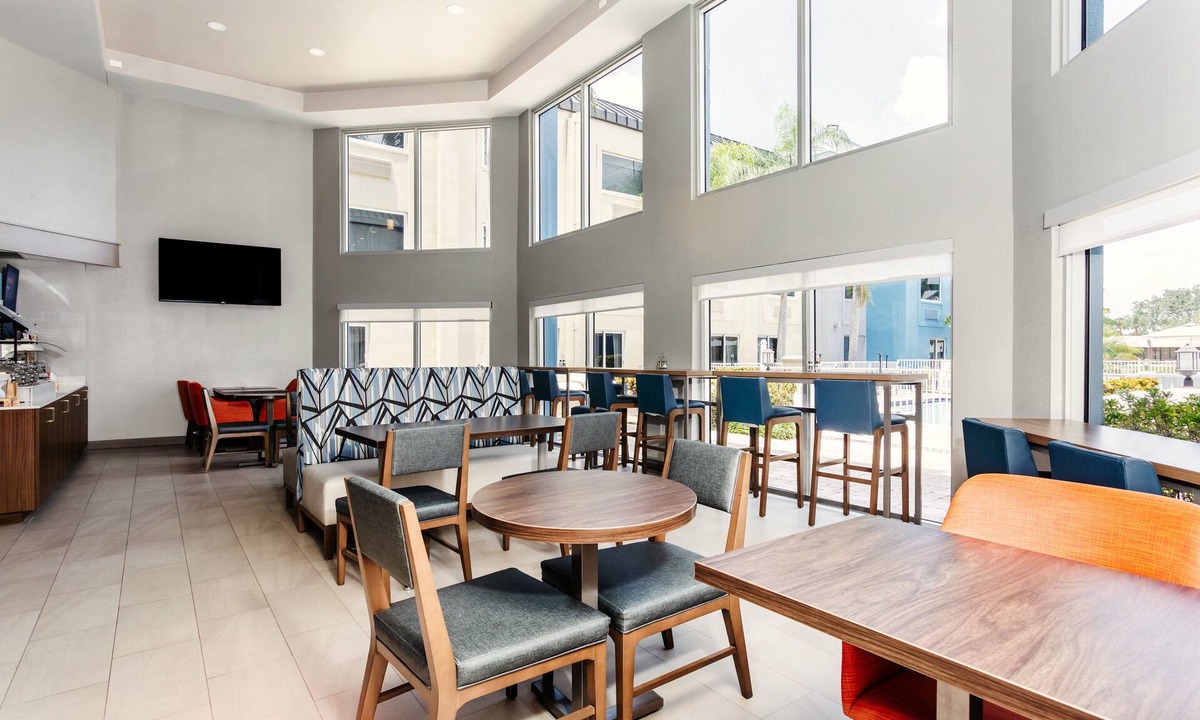 Highpoint Hotel | Holiday Inn Express Clearwater East - Icot Center by IHG