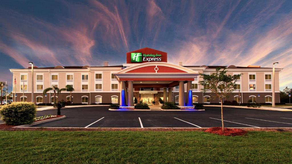 Lake Wales Hotel | Holiday Inn Express Lake Wales North-Winter Haven by IHG