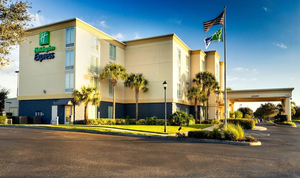Arcadia Hotel | Holiday Inn Express Hotel & Suites Arcadia