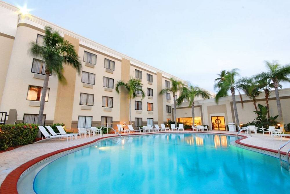 Fort Myers Hotel | Holiday Inn Fort Myers - Downtown Area, an IHG Hotel