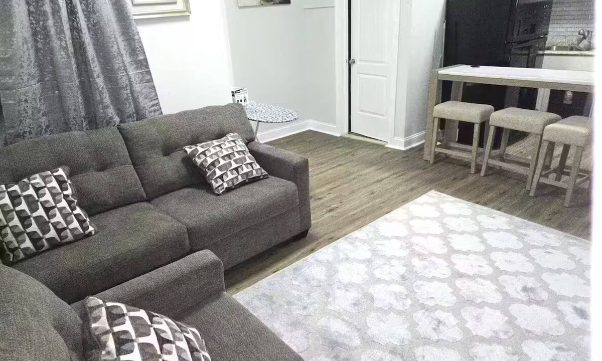 Elizabeth House | Home away from home 5 minutes away EWR Airport