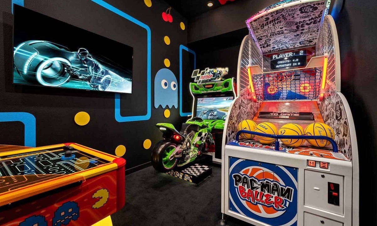 Loughman House | Homes by Villatel | Arcade, Sci-Fi & Ocean Themed BRs, Theater, Gym - Near Parks