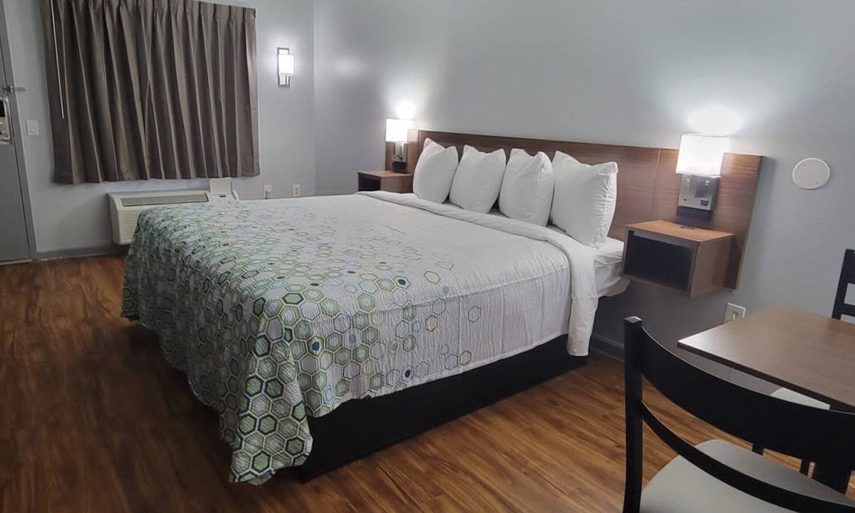 Egg Harbor Township Hotel | HomeTowne Studios By Red Roof Egg Harbor–Atlantic City Airport