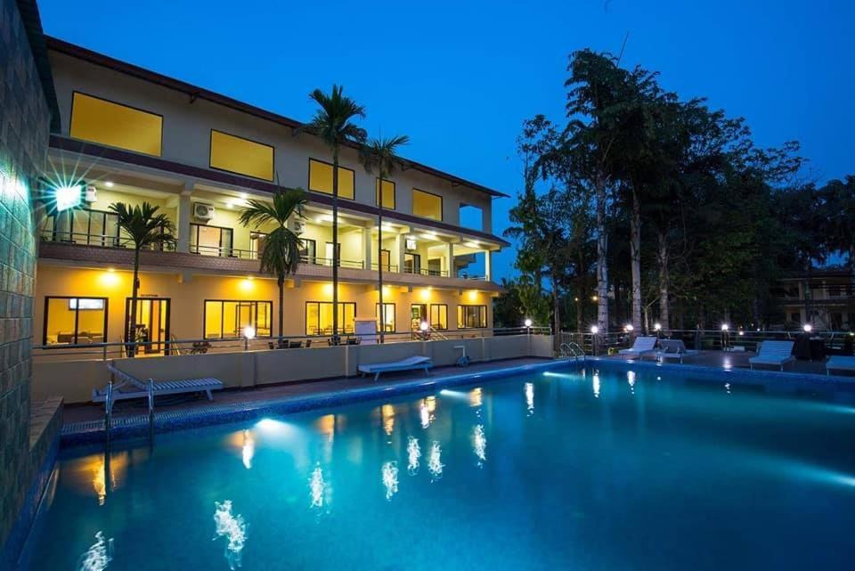 Sauraha Resort | Hotel Rainforest