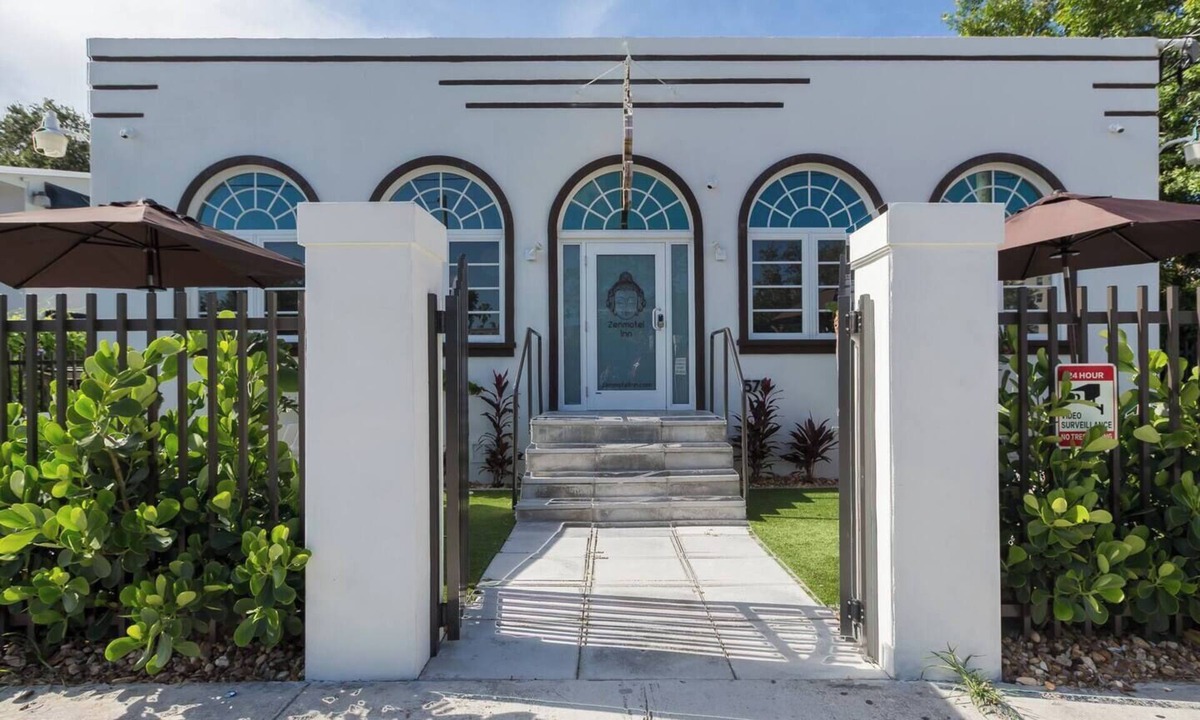 Northeast Miami Hotel | Hotel Room in Historic Neighborhood