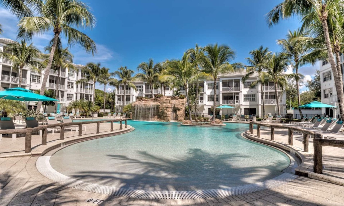Bonita Shores Condo | Huge Heated Pool & Sunny Beach by our Free Shuttle!