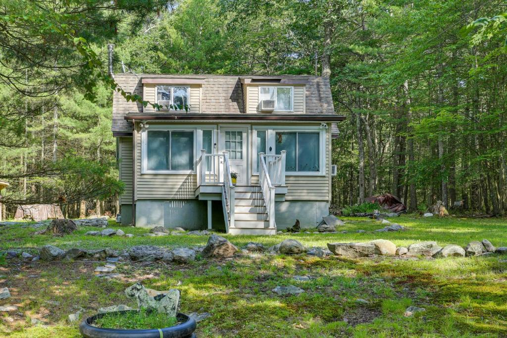 Circleville House | Huguenot Retreat w/Screened Porch & Lake Access!