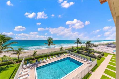 Hutchinson Island South House | Hutchinson Island BeachFront Heated Pool Balcony Top Floor