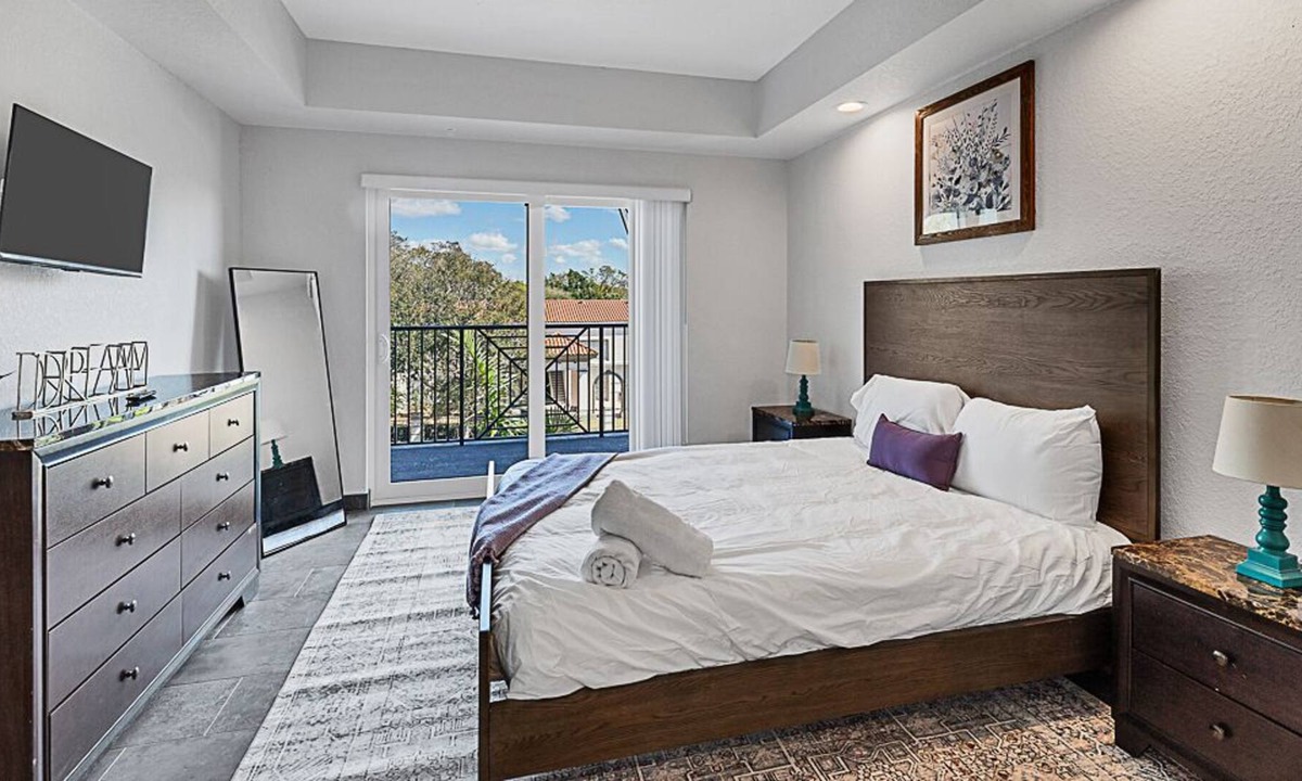 Indian Beach Sapphire Shores Apartment | In a Trendy Area with Pool & Gym 2BR