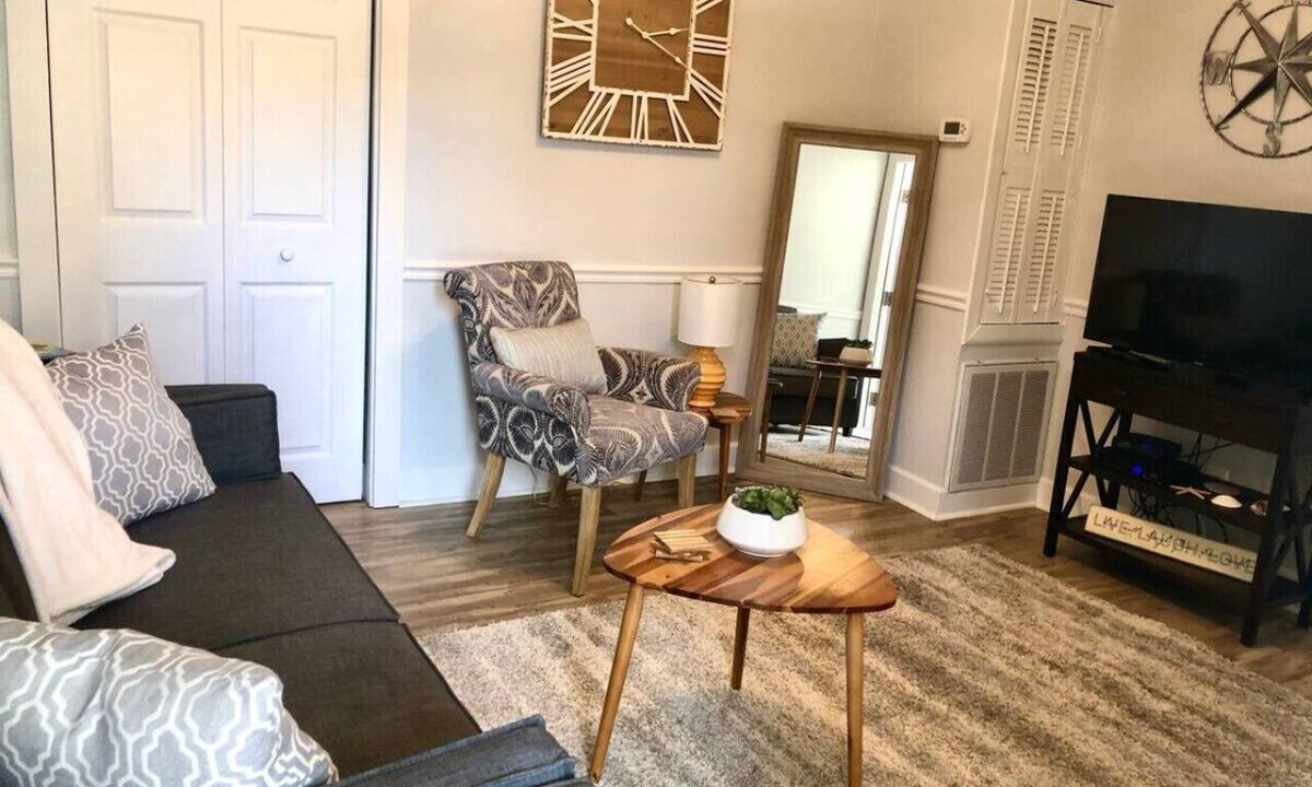 Downtown Dunedin Apartment | In the Heart of Downtown Dunedin One Bedroom Apt
