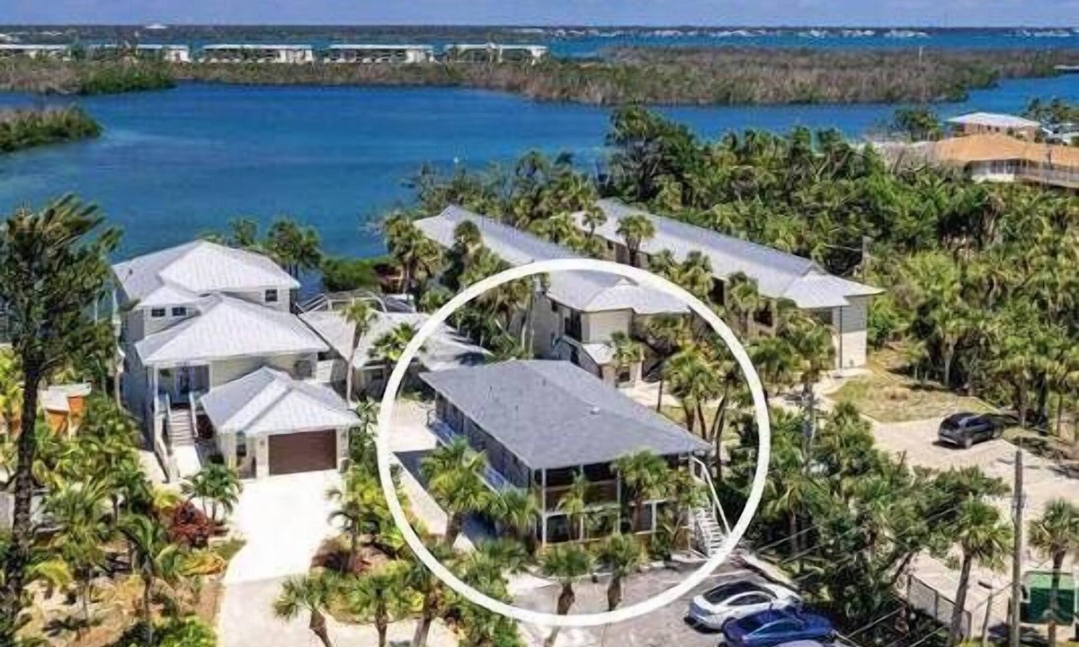 Englewood Condo | Island Condo Sun & Fun, Deeded Beach (Suite 2)