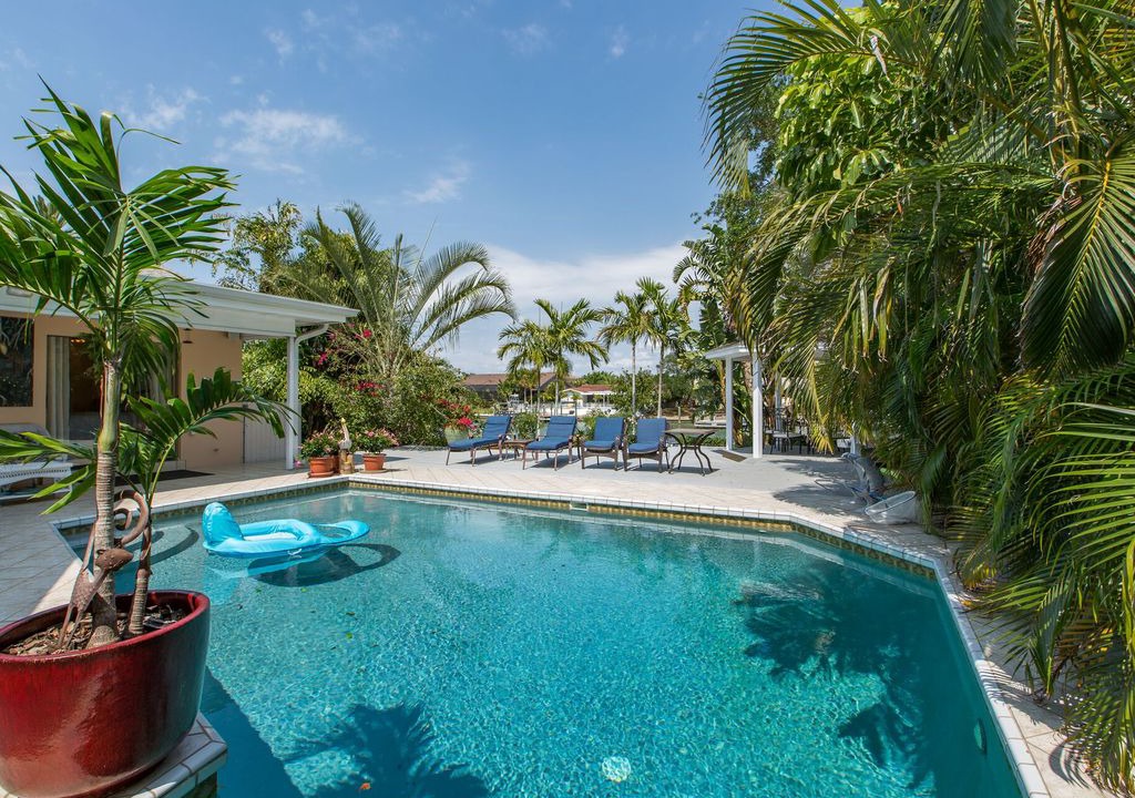 Island Estate House | Island Getaway Beach House