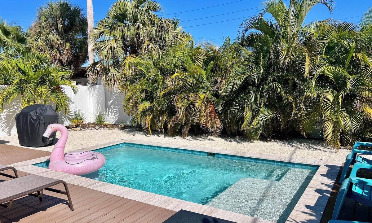 Holmes Beach House | Island Vibe 6: Close to Beach with Private Heated Pool
