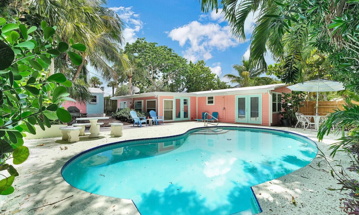 Jensen Beach House | Jensen Beach Cottage w/HEATED pool